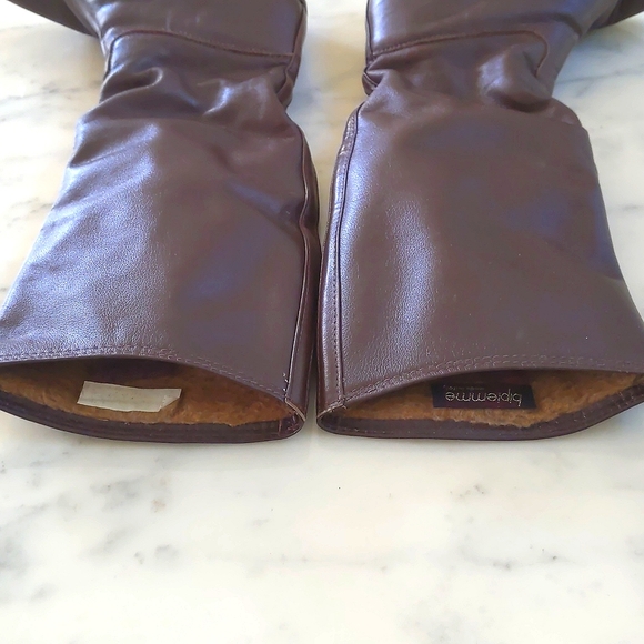 Woman's Leather pull on boots with faux fur inside and strong/non-slip sole. - Picture 5 of 6